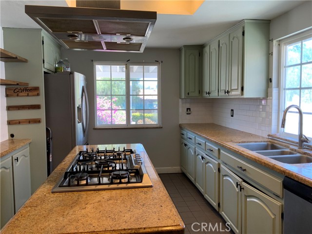 Detail Gallery Image 8 of 34 For 19530 Arcadia St, Corona,  CA 92881 - 3 Beds | 2 Baths