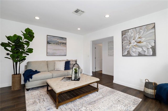6164 Lorelei Avenue, Lakewood CA: https://media.crmls.org/medias/3a9205ce-8e63-4ac4-8898-e54b2432f2d2.jpg