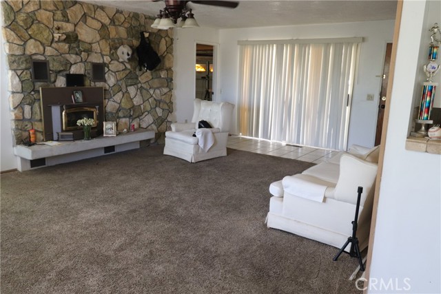 8255 E Avenue, Hesperia CA: https://media.crmls.org/medias/3a922de9-04c1-4fe3-acab-452baf0435f5.jpg