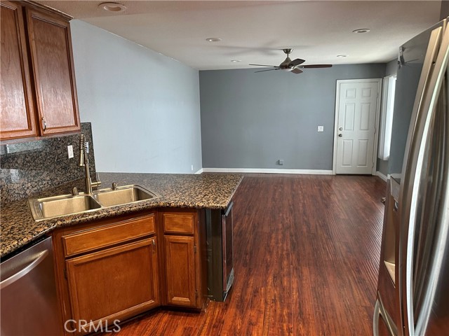 22142 Summit Hill Drive, Lake Forest CA: https://media.crmls.org/medias/3a92618d-3b95-442f-aedb-5a1aed04903f.jpg