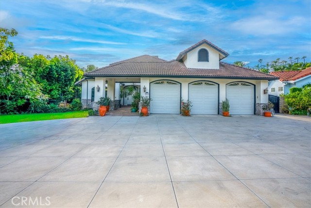 Detail Gallery Image 2 of 58 For 12831 Fairhaven Extention, Santa Ana,  CA 92705 - 4 Beds | 3/1 Baths