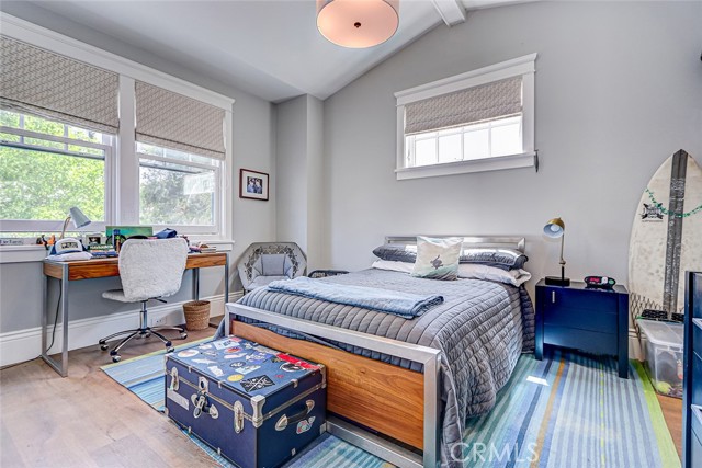 Detail Gallery Image 25 of 35 For 569 33rd, Manhattan Beach,  CA 90266 - 6 Beds | 5/1 Baths