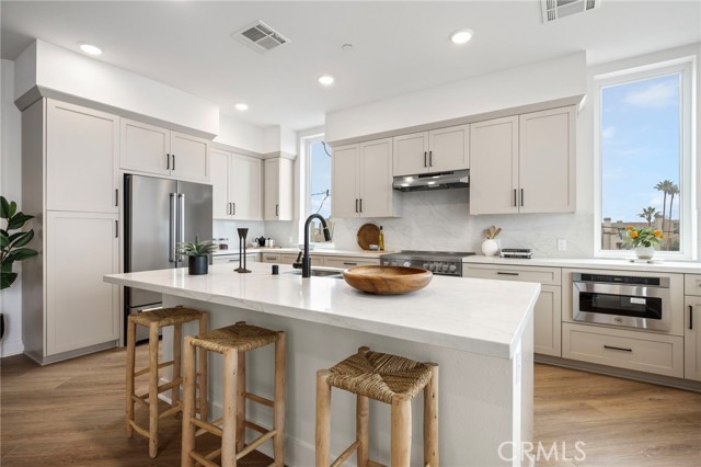 Detail Gallery Image 8 of 71 For 414 Main St #300,  Huntington Beach,  CA 92648 - 2 Beds | 2/1 Baths