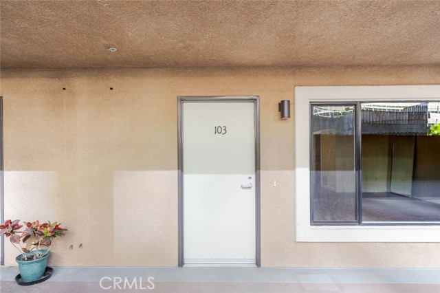 Detail Gallery Image 13 of 17 For 1466 Tamarind Ave #103,  Los Angeles,  CA 90028 - 2 Beds | 2 Baths