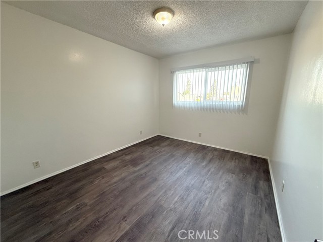 Detail Gallery Image 8 of 13 For 1036 W 95th St #5,  Los Angeles,  CA 90044 - 2 Beds | 1 Baths