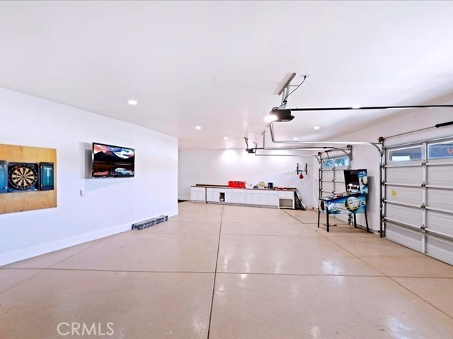 https://media.crmls.org/medias/3a968b2d-07da-490d-88ad-03dca9b445ec.jpg?preset=X-Large