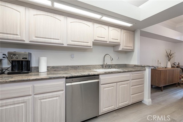 Detail Gallery Image 9 of 24 For 764 Wingate Bay #13,  Costa Mesa,  CA 92626 - 2 Beds | 2 Baths