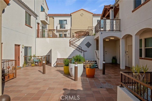 Detail Gallery Image 3 of 27 For 44 Coronado St #202,  Ventura,  CA 93001 - 2 Beds | 2/1 Baths