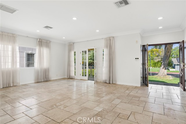 Detail Gallery Image 4 of 26 For 5111 Rubio Ave, Encino,  CA 91436 - 3 Beds | 3 Baths