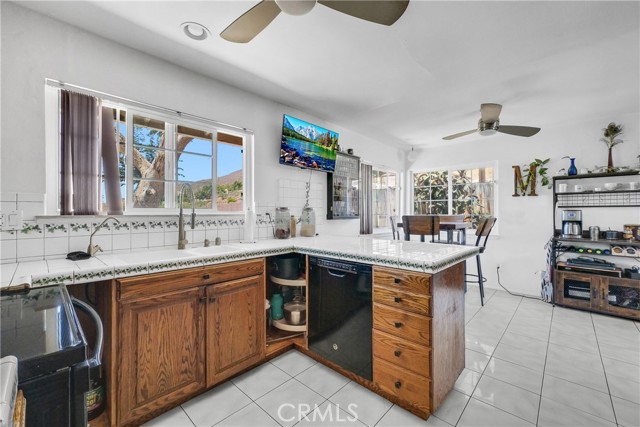 5622 Sharon Way, Jurupa Valley CA: https://media.crmls.org/medias/3a994e9b-4cc1-4018-b3af-9cb4e28e59c6.jpg
