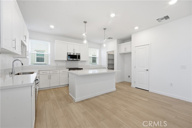 Detail Gallery Image 13 of 55 For 9335 via Azul, Pico Rivera,  CA 90660 - 3 Beds | 3 Baths