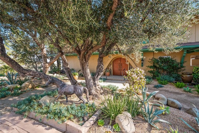 Detail Gallery Image 4 of 36 For 24971 Kit Carson Rd, Hidden Hills,  CA 91302 - 6 Beds | 3/1 Baths