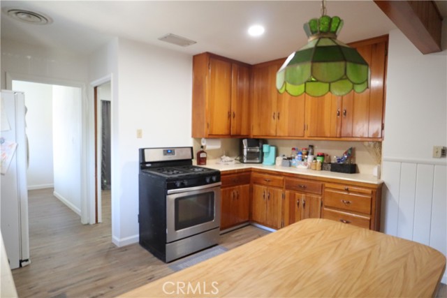 1004 Paloma Street, Bakersfield CA: https://media.crmls.org/medias/3a9a3f17-25f7-4c51-91d0-cb570677fc4d.jpg