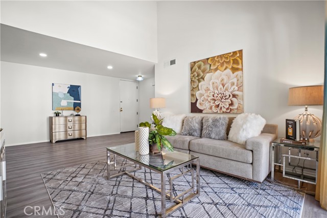 Detail Gallery Image 9 of 65 For 4041 via Marisol #313,  Los Angeles,  CA 90042 - 2 Beds | 2 Baths