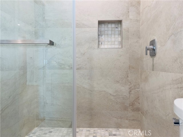 17522 1/2 Lemay Street, Lake Balboa CA: https://media.crmls.org/medias/3a9cca0e-a896-402a-a202-274f049d820d.jpg