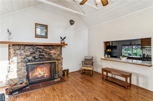 Detail Gallery Image 5 of 40 For 1051 Playground Dr, Crestline,  CA 92325 - 2 Beds | 1/1 Baths