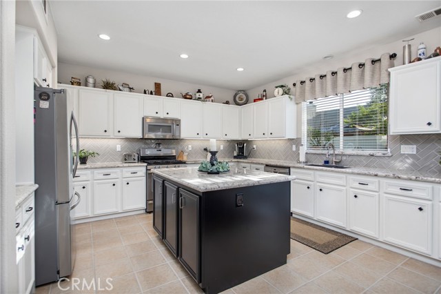 6347 Lyndsey Street, Eastvale CA: https://media.crmls.org/medias/3a9ea55a-4638-4e8d-8837-79a610a4d35b.jpg