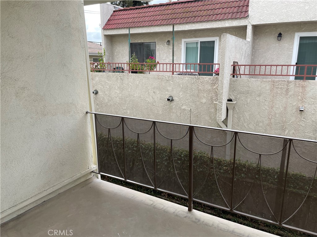 https://media.crmls.org/medias/3a9f83aa-b4b7-4847-88f4-9e02b2cc37eb.jpg?preset=X-Large