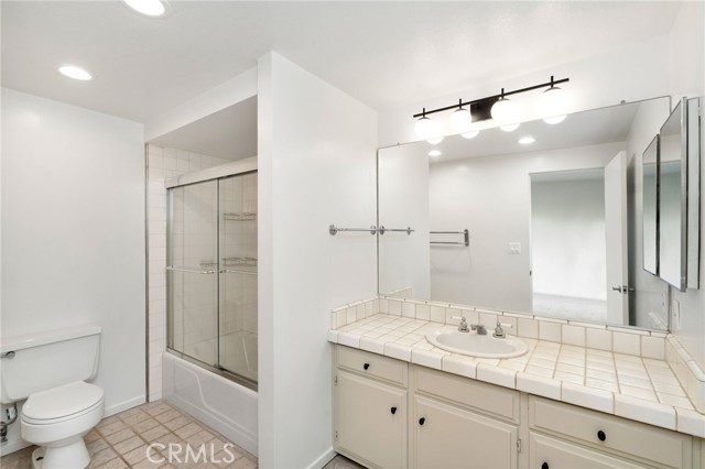 Detail Gallery Image 12 of 19 For 4233 W Sarah St #27,  Burbank,  CA 91505 - 2 Beds | 2/1 Baths