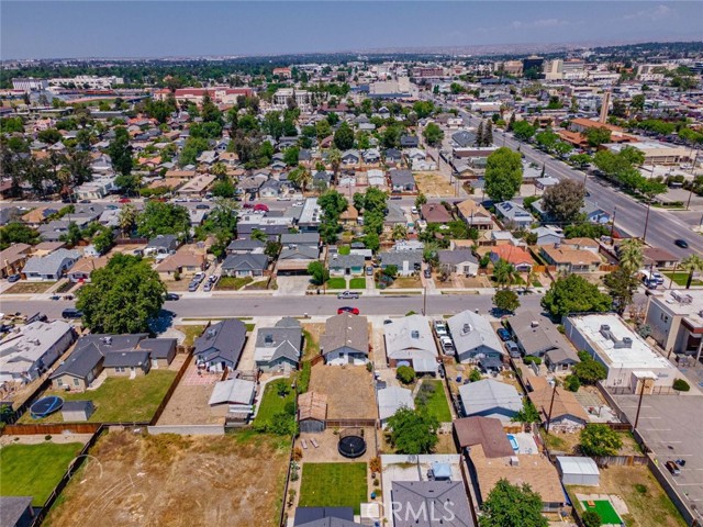 1715 Cherry Street, Bakersfield CA: https://media.crmls.org/medias/3a9fdbda-25e6-47c7-965c-4cdc30e47d60.jpg