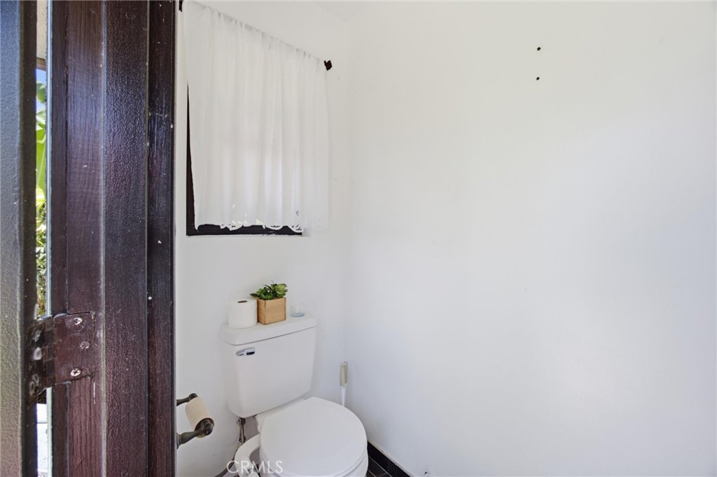 https://media.crmls.org/medias/3aa0789d-d058-487c-a5b8-c054ff9b671c.jpg?preset=X-Large