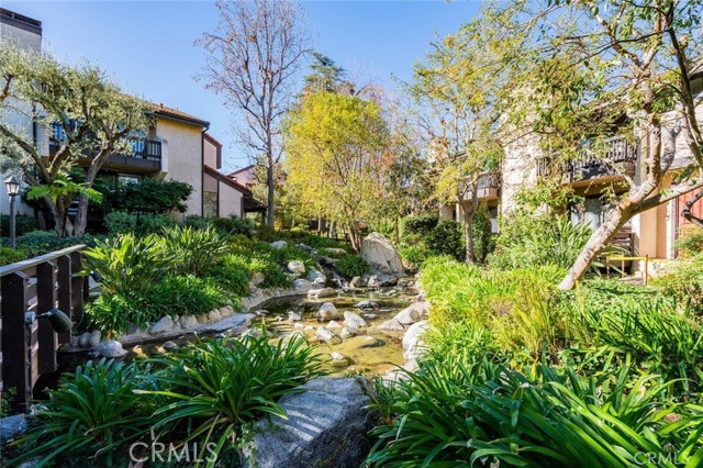 Detail Gallery Image 3 of 27 For 21820 Marylee St #222,  Woodland Hills,  CA 91367 - 3 Beds | 2/1 Baths