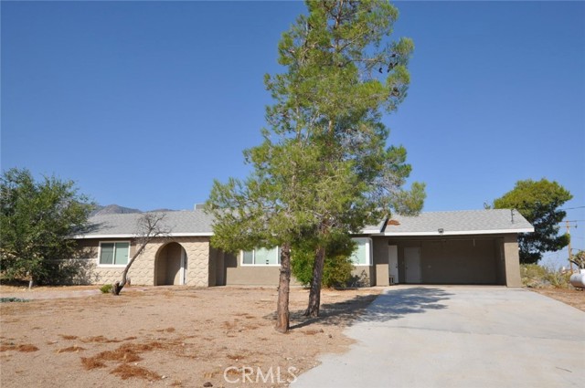 Detail Gallery Image 2 of 16 For 8346 Onyx Rd, Lucerne Valley,  CA 92356 - 3 Beds | 2 Baths