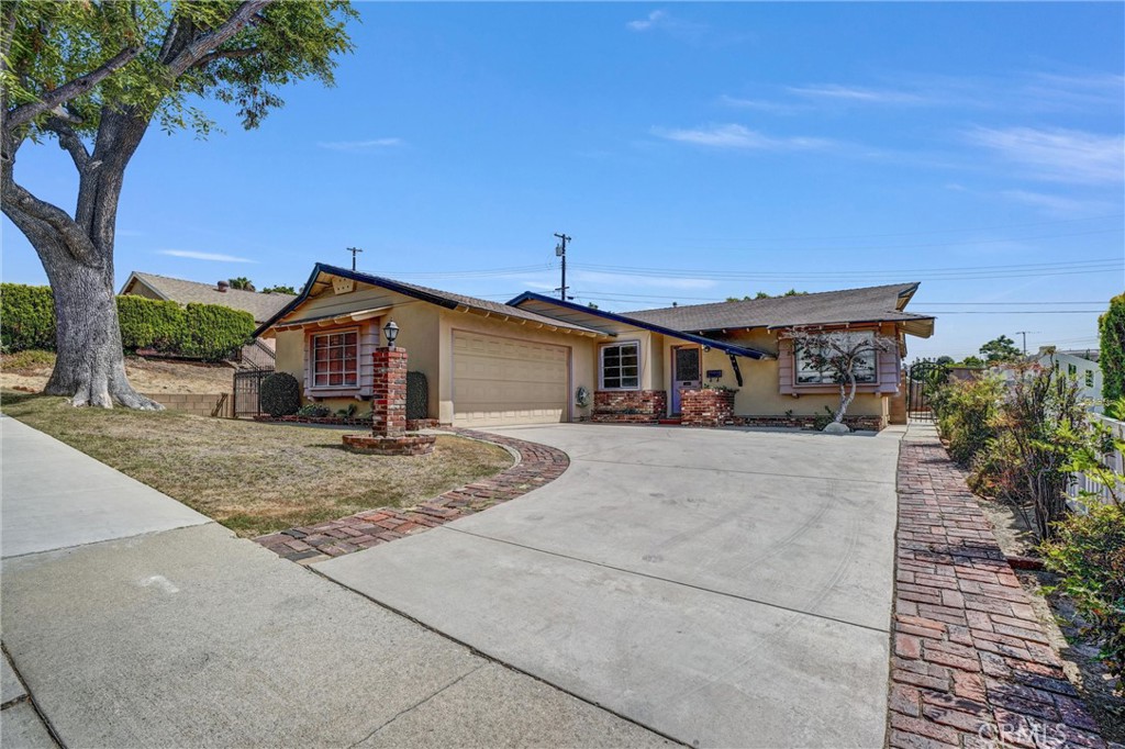 1748 Adams Way