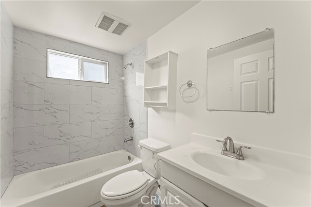 6102 S San Pedro Street, Los Angeles CA: https://media.crmls.org/medias/3aa1af8d-951a-4158-a34d-3812aaa8e9ee.jpg