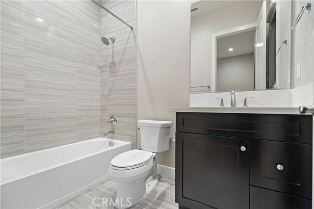 Detail Gallery Image 33 of 36 For 115 Interstellar, Irvine,  CA 92618 - 5 Beds | 5/1 Baths