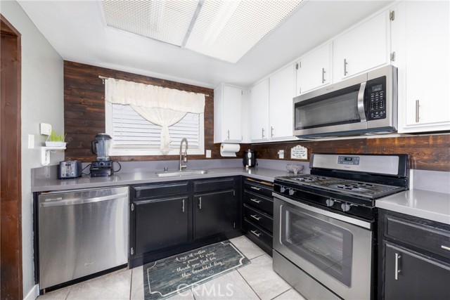 Detail Gallery Image 12 of 32 For 1380 W 48th St #30,  San Bernardino,  CA 92407 - 3 Beds | 2/1 Baths