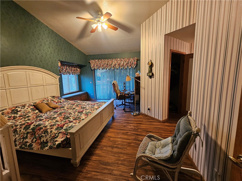https://media.crmls.org/medias/3aa39e41-ab07-49e3-ae5e-0ce2c37f5686.jpg?preset=X-Large