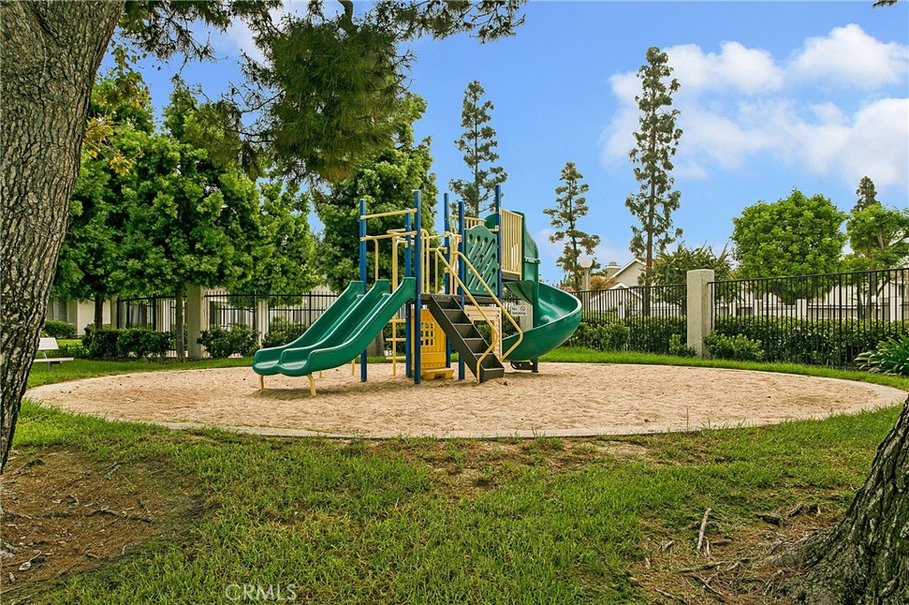 https://media.crmls.org/medias/3aa3c42f-ffd9-4188-901f-ac7c77030e1b.jpg?preset=X-Large