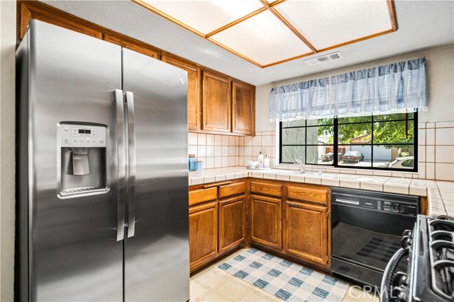 37229 Dalzell Street, Palmdale CA: https://media.crmls.org/medias/3aa53eb0-8b21-450b-8762-3a45fb53b28b.jpg