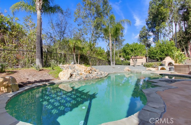 26161 Wyndemere Court, Escondido CA: https://media.crmls.org/medias/3aa5af4b-8606-4cbd-9732-49c88f2fe6e4.jpg