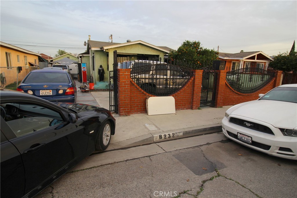 8232 Holmes Avenue, Los Angeles, CA 90001