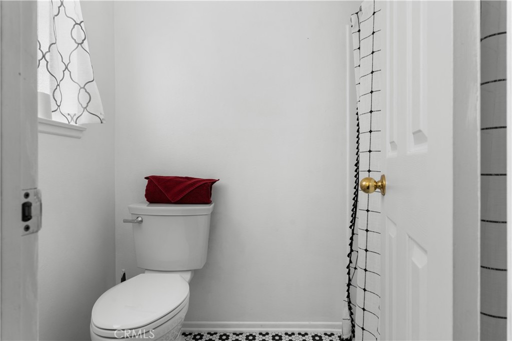 https://media.crmls.org/medias/3aa62c71-17e7-42c0-8e70-aaea45805c8d.jpg?preset=X-Large