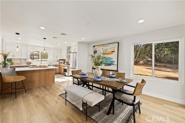 Detail Gallery Image 8 of 39 For 329 E Lago Lindo Rd, Palmdale,  CA 93550 - 3 Beds | 4 Baths