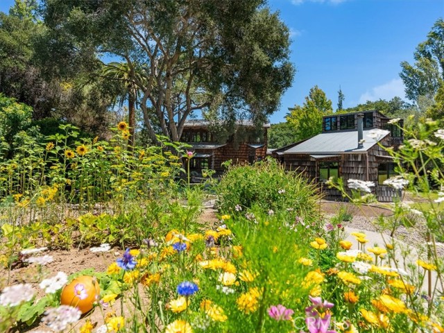 160 Broad Street, San Luis Obispo CA: https://media.crmls.org/medias/3aa6dccd-39b1-469c-bbbf-398a0314a723.jpg