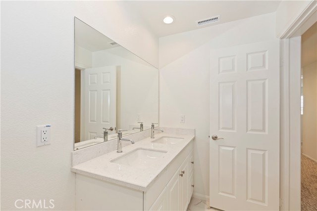Detail Gallery Image 11 of 28 For 16546 Biola Pl, Victorville,  CA 92395 - 4 Beds | 3 Baths