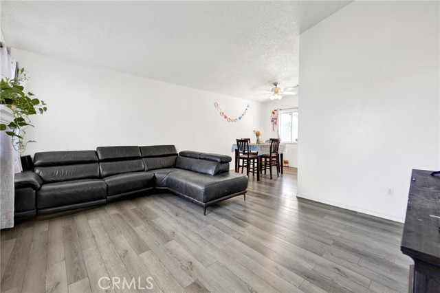 Detail Gallery Image 4 of 32 For 43730 San Francisco, Lancaster,  CA 93535 - 3 Beds | 2 Baths