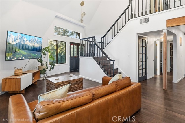 Detail Gallery Image 3 of 43 For 1349 Valley View, Crestline,  CA 92325 - 4 Beds | 3 Baths