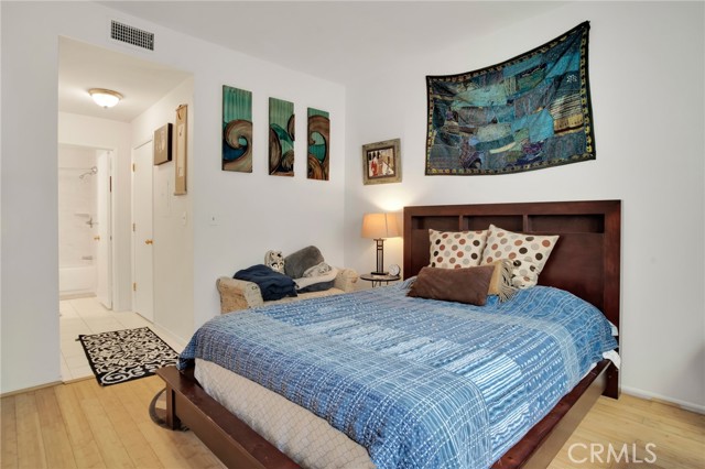 8675 Falmouth Avenue, Playa del Rey CA: https://media.crmls.org/medias/3aaa00cd-bba3-422c-90cf-d11a6b67ee3a.jpg
