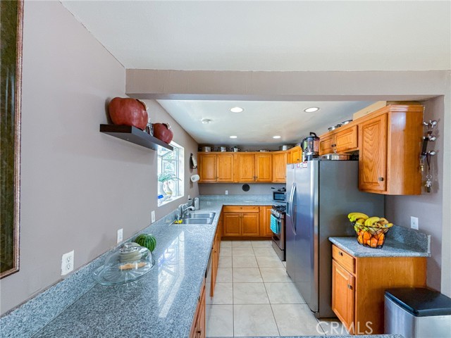 Detail Gallery Image 14 of 47 For 45431 Sancroft Ave, Lancaster,  CA 93535 - 4 Beds | 2 Baths