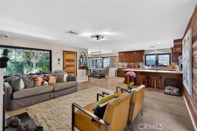 Detail Gallery Image 15 of 75 For 5526 Fulton, Sherman Oaks,  CA 91401 - 3 Beds | 3 Baths