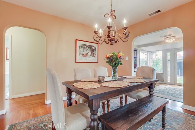 3952 Gaviota Avenue, Long Beach CA: https://media.crmls.org/medias/3aaab642-f032-439b-85c9-46a76a4891ba.jpg