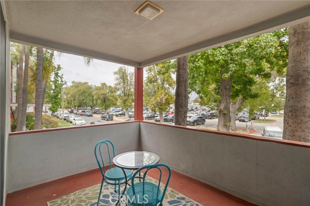 4915 Tyrone Avenue, Sherman Oaks CA: https://media.crmls.org/medias/3aac9875-6e29-4edb-a365-4a730ac5047c.jpg