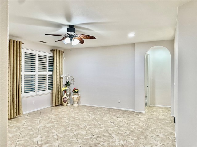 Detail Gallery Image 17 of 50 For 13953 Tawney Ridge Ln, Victorville,  CA 92394 - 4 Beds | 2 Baths