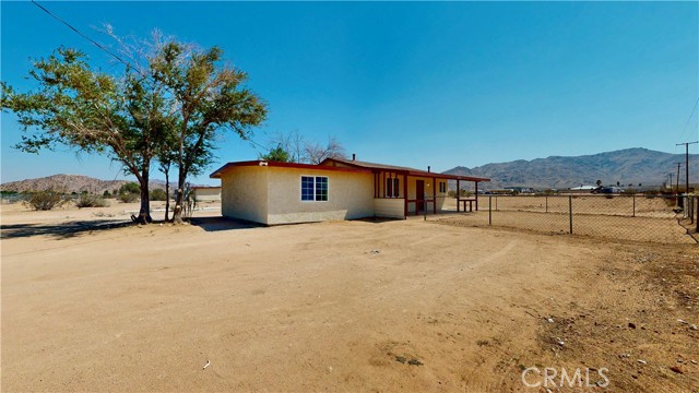 24254 Yucca Loma Road, Apple Valley CA: https://media.crmls.org/medias/3aaccc8b-98e2-4916-835d-bcb88202915c.jpg