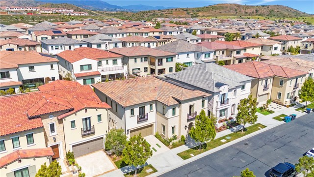 85 Spacial, Irvine CA: https://media.crmls.org/medias/3aae0ca1-fc40-4428-9d10-06ea9975fc8e.jpg